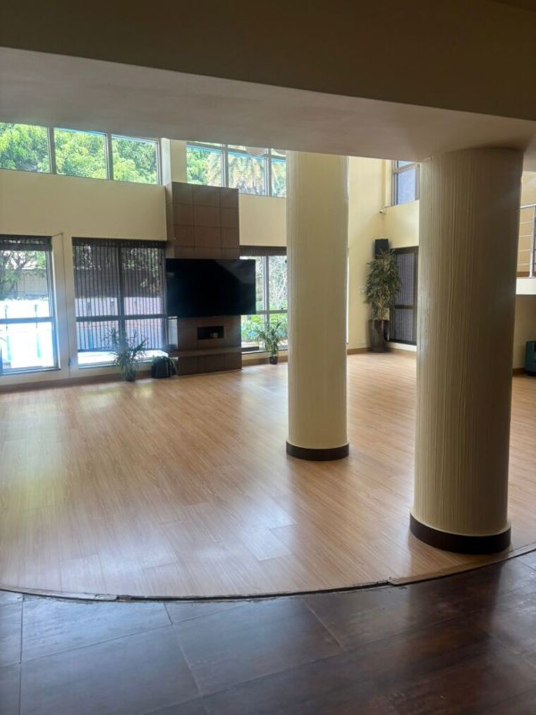 Room, embassy-habitat 3 Bedroom 1100 Sq.Ft. Apartment In Palace Road Bangalore 10095677
