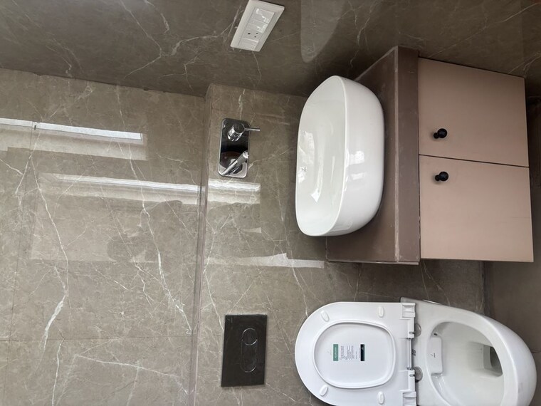 Bathroom, skyline-elevate 4 Bedroom 2200 Sq.Ft. Apartment In Ramgarh Bhudda Zirakpur 10543433