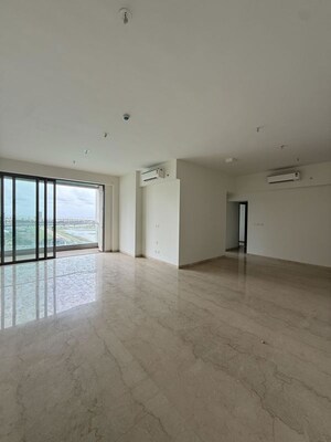 Room in 4 BHK Apartment at Piramal Mahalaxmi, Mahalaxmi – for Sale