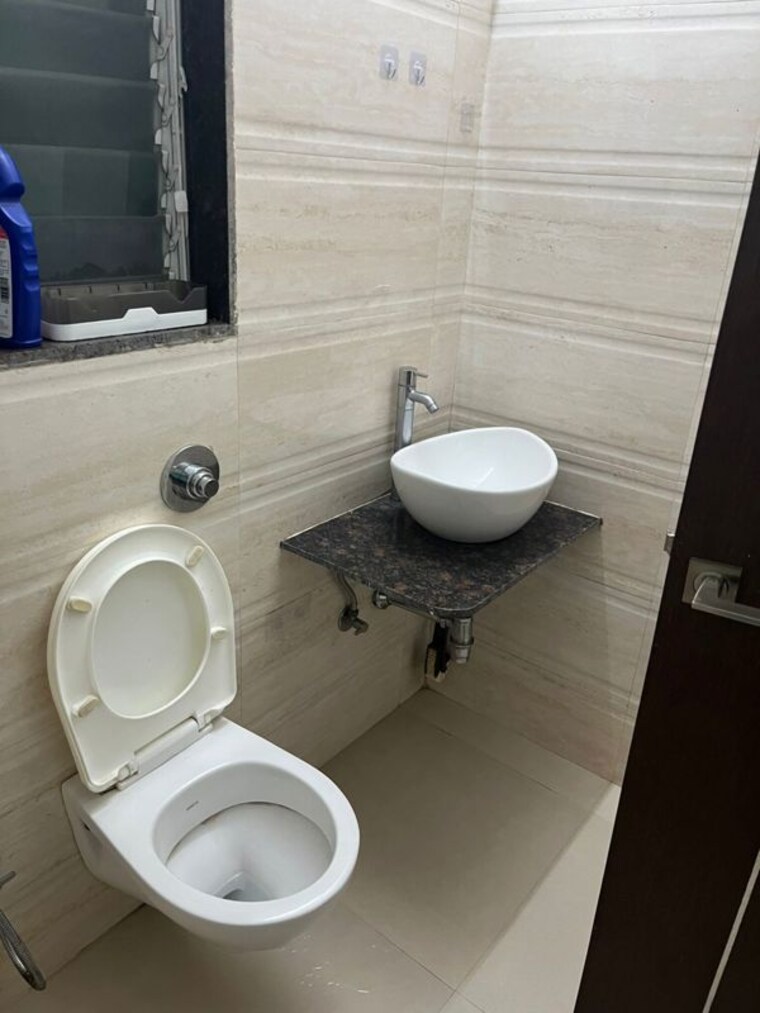 Bathroom, dlh-kailash 2 Bedroom 790 Sq.Ft. Apartment In Andheri West Mumbai 10543473