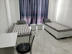 Room in  Pg at Airport Road – for Rent