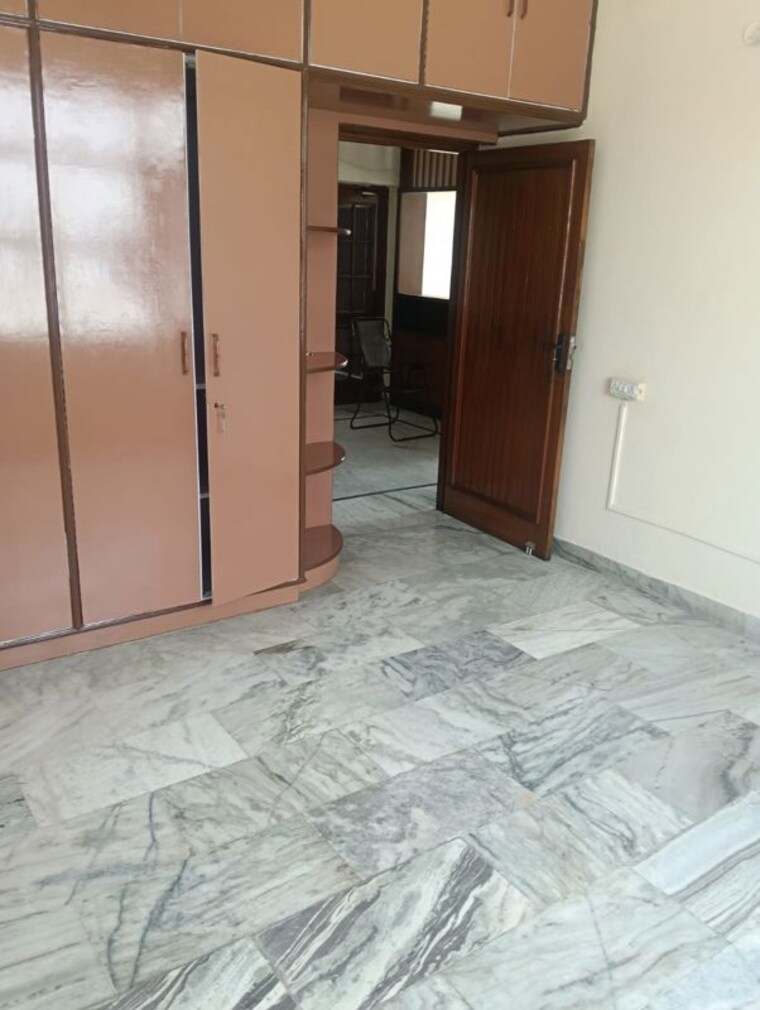 Room, sector 35 3 Bedroom 4500 Sq.Ft. Builder Floor In Sector 35 Chandigarh 10543527