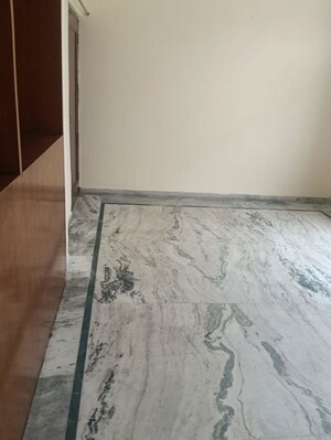 Room in 3 BHK Builder Floor at Sector 35 – for Rent