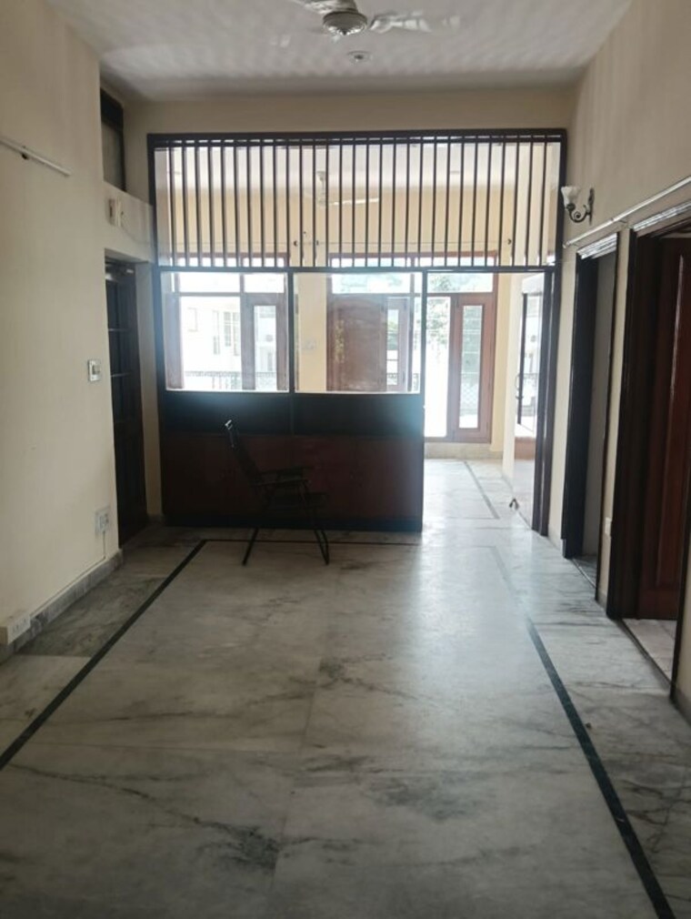 Room, sector 35 3 Bedroom 4500 Sq.Ft. Builder Floor In Sector 35 Chandigarh 10543527