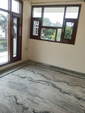 Room in 3 BHK Builder Floor at Sector 35 – for Rent
