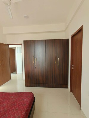 Room in 2 BHK Apartment at Dynamix Divum, Malad East – for Sale
