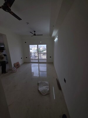 Bathroom in 3 BHK Apartment at Amrapali Silicon City, Sector 76 – for Rent