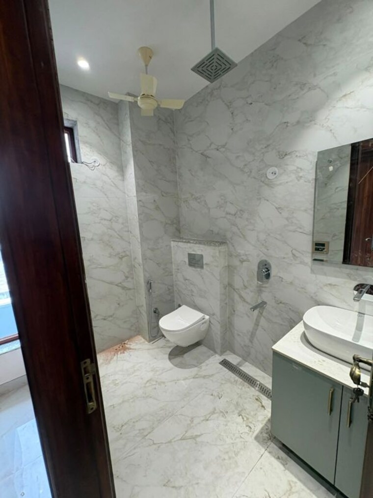 Bathroom, supertech-mart 4 Bedroom 2650 Sq.Ft. Apartment In Sector 74 Noida 10543625
