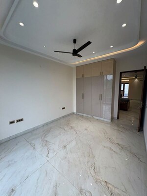 Room in 4 BHK Apartment at Supertech Mart, Sector 74 – for Rent