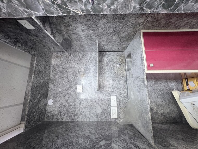 Bathroom, netaji subhash place Commercial Office Space 500 Sq.Ft. In Netaji Subhash Place Delhi 10543624