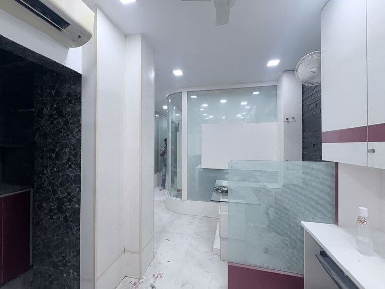 Bathroom, netaji subhash place Commercial Office Space 500 Sq.Ft. In Netaji Subhash Place Delhi 10543624