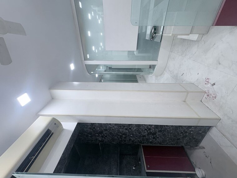 Bathroom, netaji subhash place Commercial Office Space 500 Sq.Ft. In Netaji Subhash Place Delhi 10543624