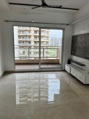 Room in 3.5 BHK Apartment at Elite Golf Green, Sector 79 – for Rent