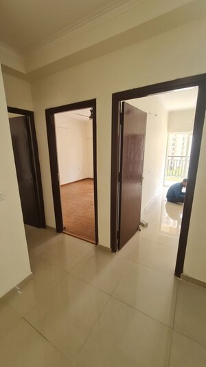 Room in 2 BHK Apartment at Amrapali Ivory Heights, Amrapali Dream Valley – for Rent