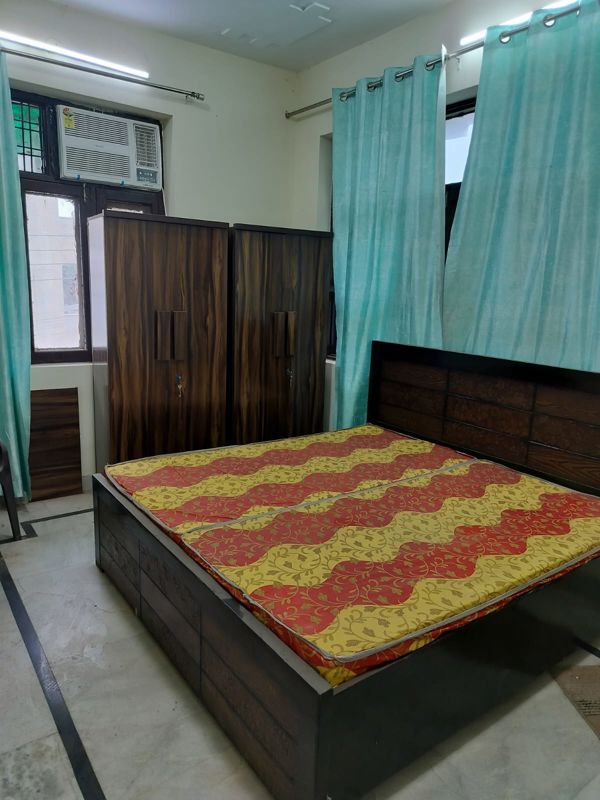 2 BHK + Store Room 1800 Sq.Ft. Builder Floor in SS Southend Floors