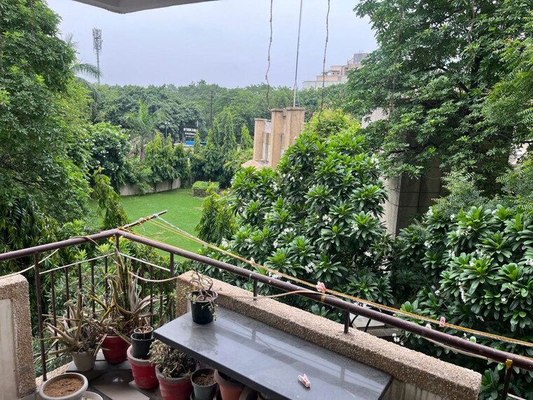 Balcony, rwa-jalvayu-towers 3 Bedroom 1350 Sq.Ft. Apartment In Sector 47 Noida 10543652