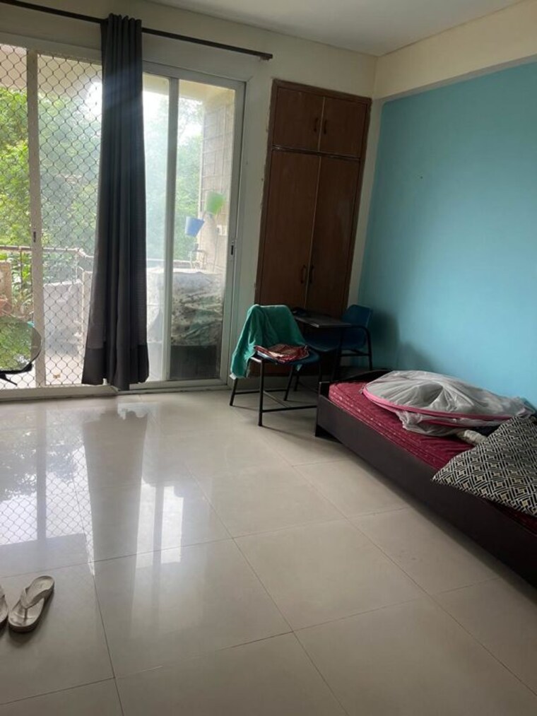Living Room, rwa-jalvayu-towers 3 Bedroom 1350 Sq.Ft. Apartment In Sector 47 Noida 10543652