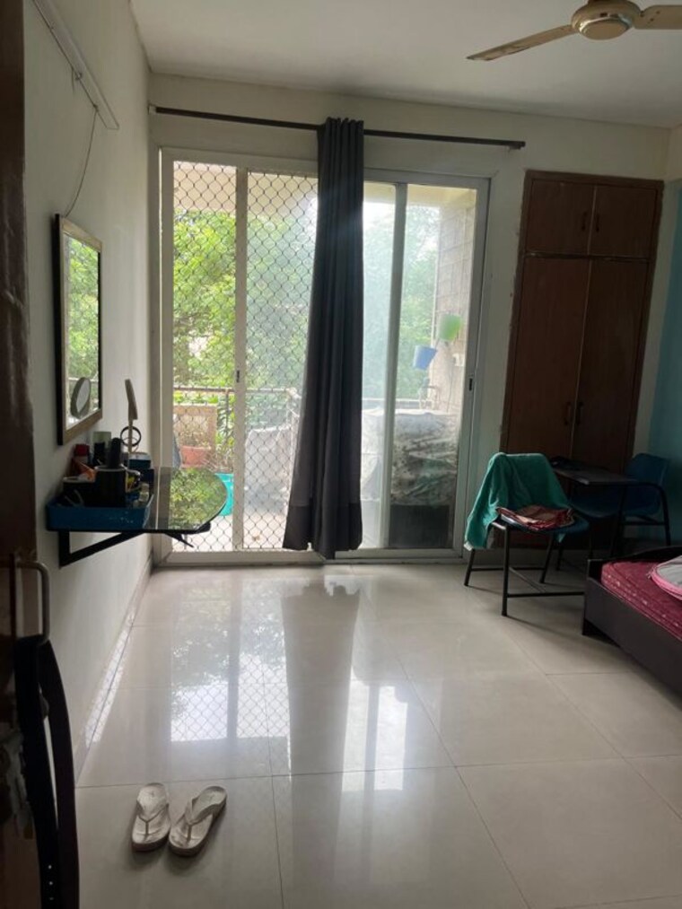 Living Room, rwa-jalvayu-towers 3 Bedroom 1350 Sq.Ft. Apartment In Sector 47 Noida 10543652
