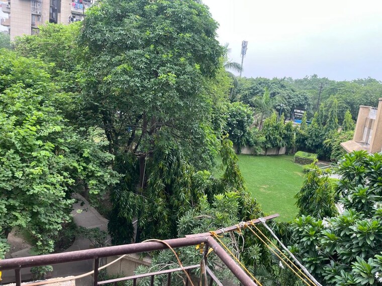 Garden, rwa-jalvayu-towers 3 Bedroom 1350 Sq.Ft. Apartment In Sector 47 Noida 10543652