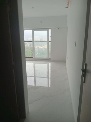 Room in 2 BHK Apartment at Asshna Seabliss, Versova – for Rent