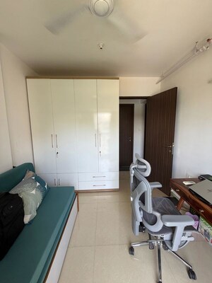 Team Area in 3 BHK Apartment at Kalpataru Magnus, Bandra East – for Rent