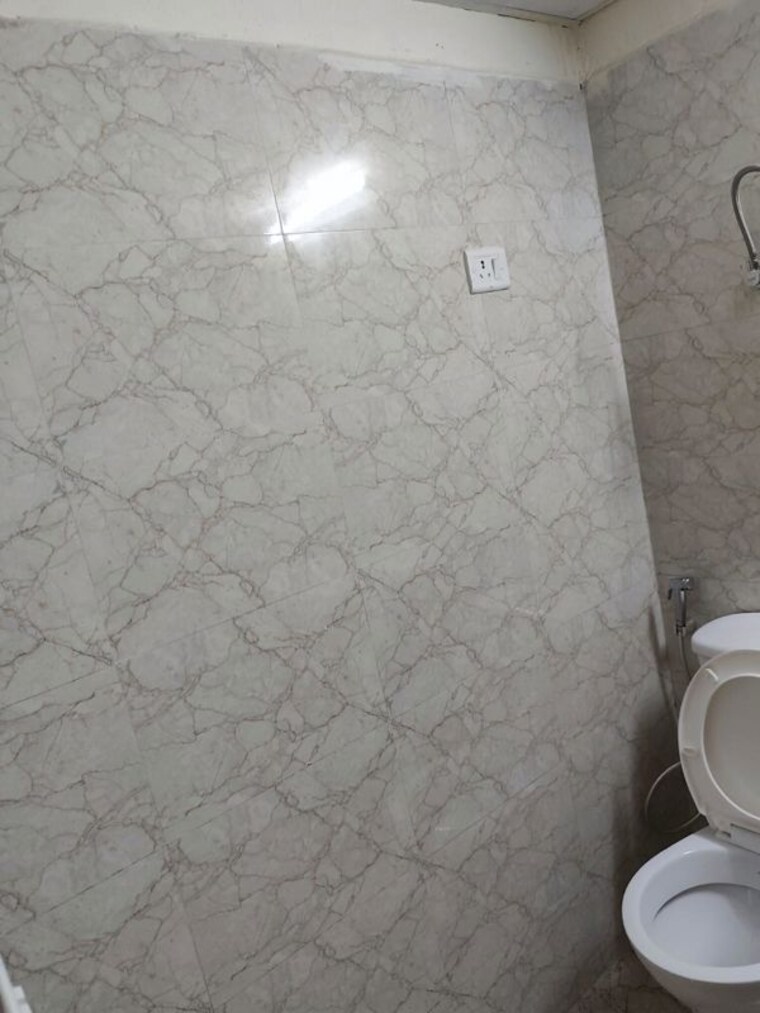 Bathroom, amrapali-hanging-gardens 3 Bedroom 1350 Sq.Ft. Apartment In Sector 107 Noida 10543700