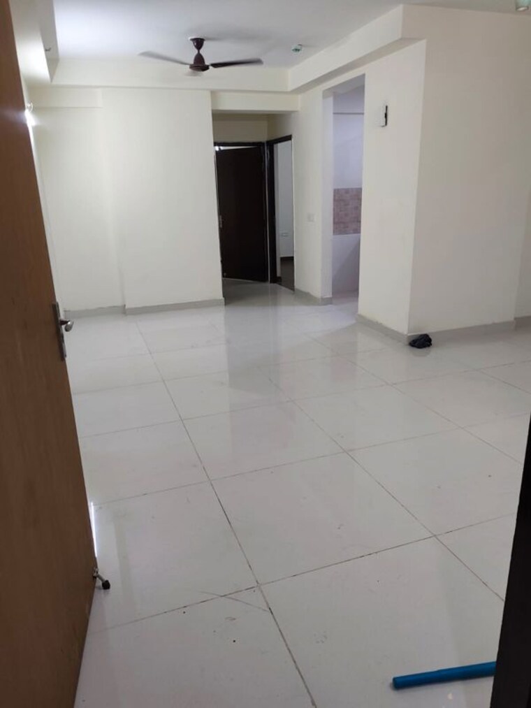 Room, amrapali-hanging-gardens 3 Bedroom 1350 Sq.Ft. Apartment In Sector 107 Noida 10543700