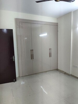 Room in 3 BHK Apartment at Amrapali Hanging Gardens, Sector 107 – for Sale