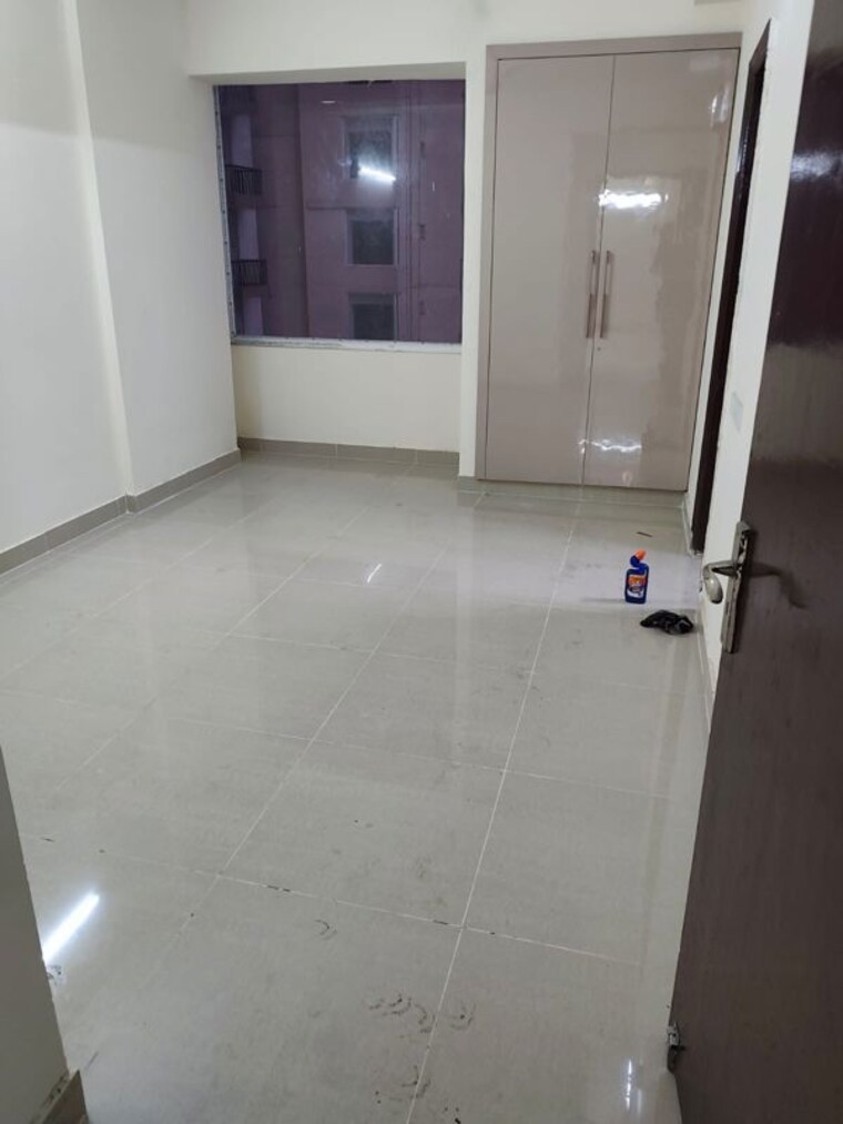 Bathroom, amrapali-hanging-gardens 3 Bedroom 1350 Sq.Ft. Apartment In Sector 107 Noida 10543700