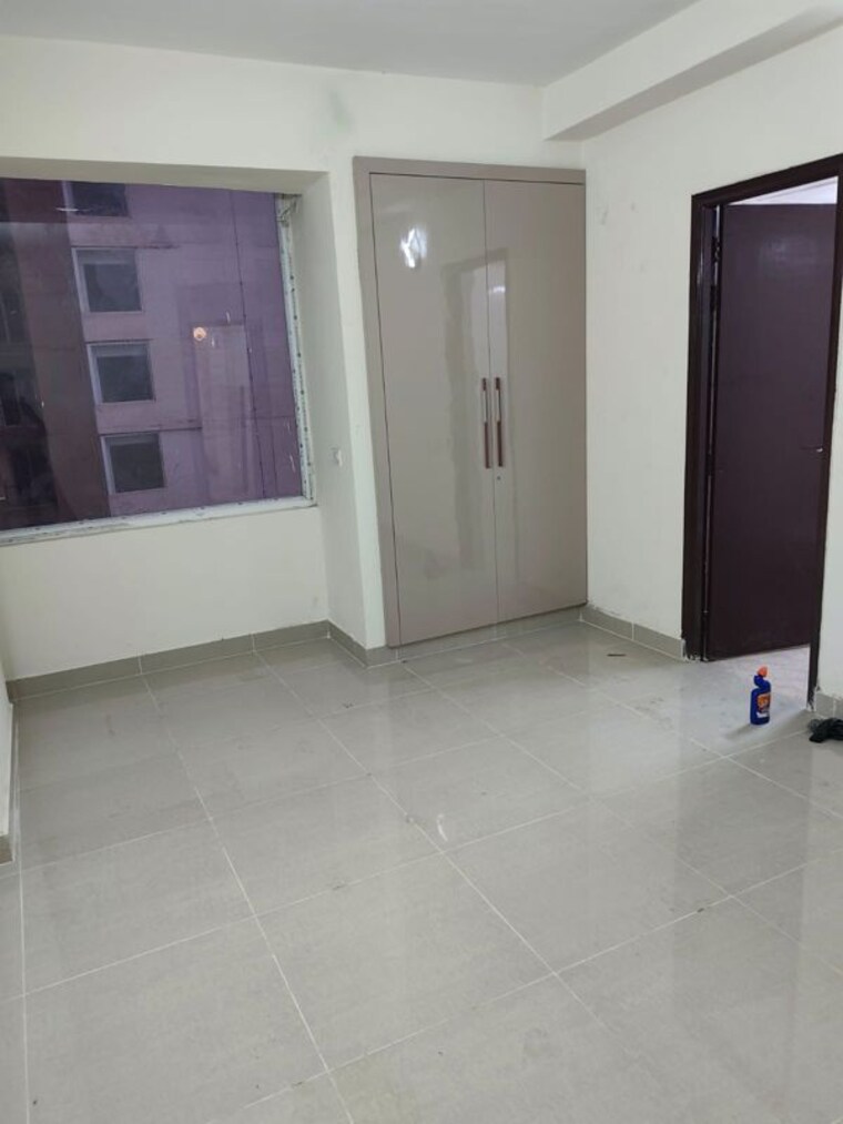 Room, amrapali-hanging-gardens 3 Bedroom 1350 Sq.Ft. Apartment In Sector 107 Noida 10543700