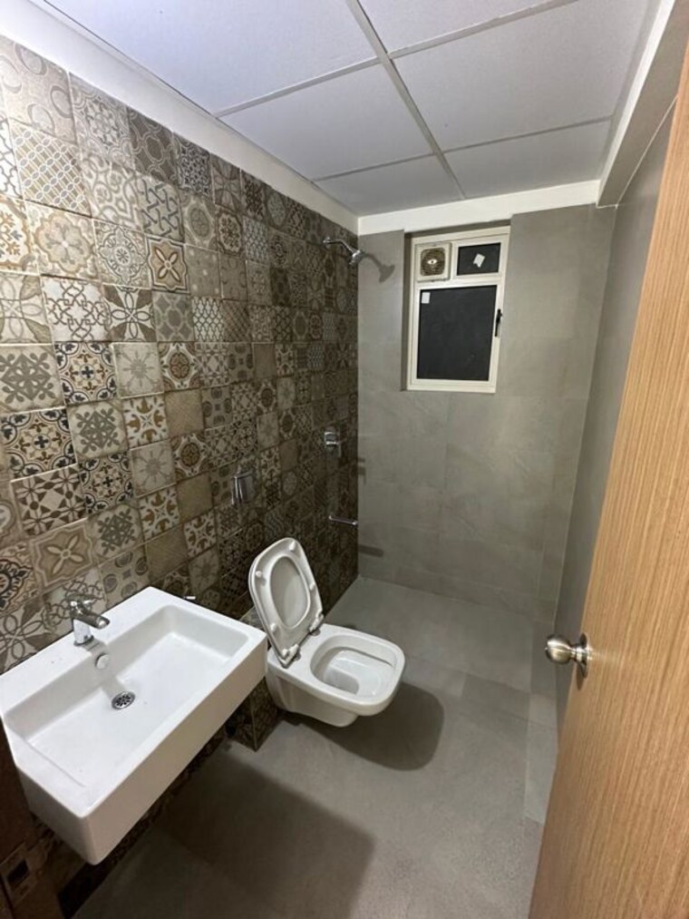 Bathroom, supreme-estia-phase-1 2 Bedroom 988 Sq.Ft. Apartment In Baner Pune 10538982