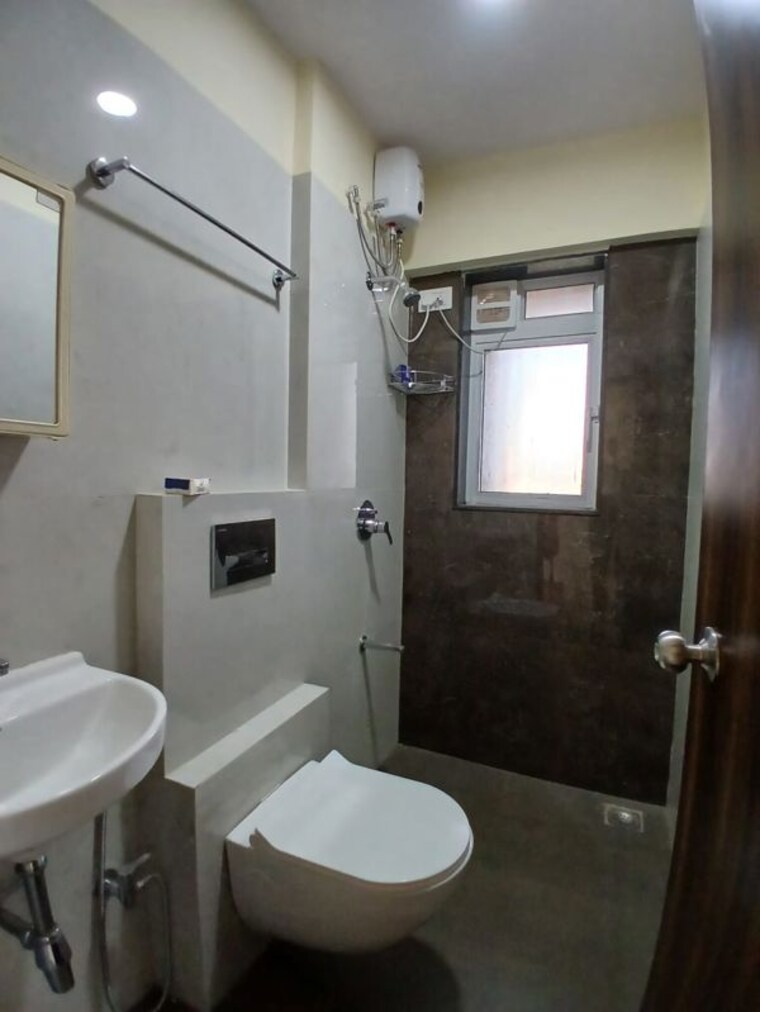 Bathroom, rohini sector 24 3 Bedroom 915 Sq.Ft. Apartment In Rohini Sector 24 Delhi 10543781