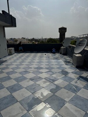 Parking in 1 RK Builder Floor at Sector 23 – for Rent