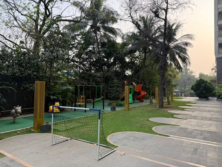 Garden, godrej-rks 3 Bedroom 1500 Sq.Ft. Apartment In Chembur Mumbai 10543802