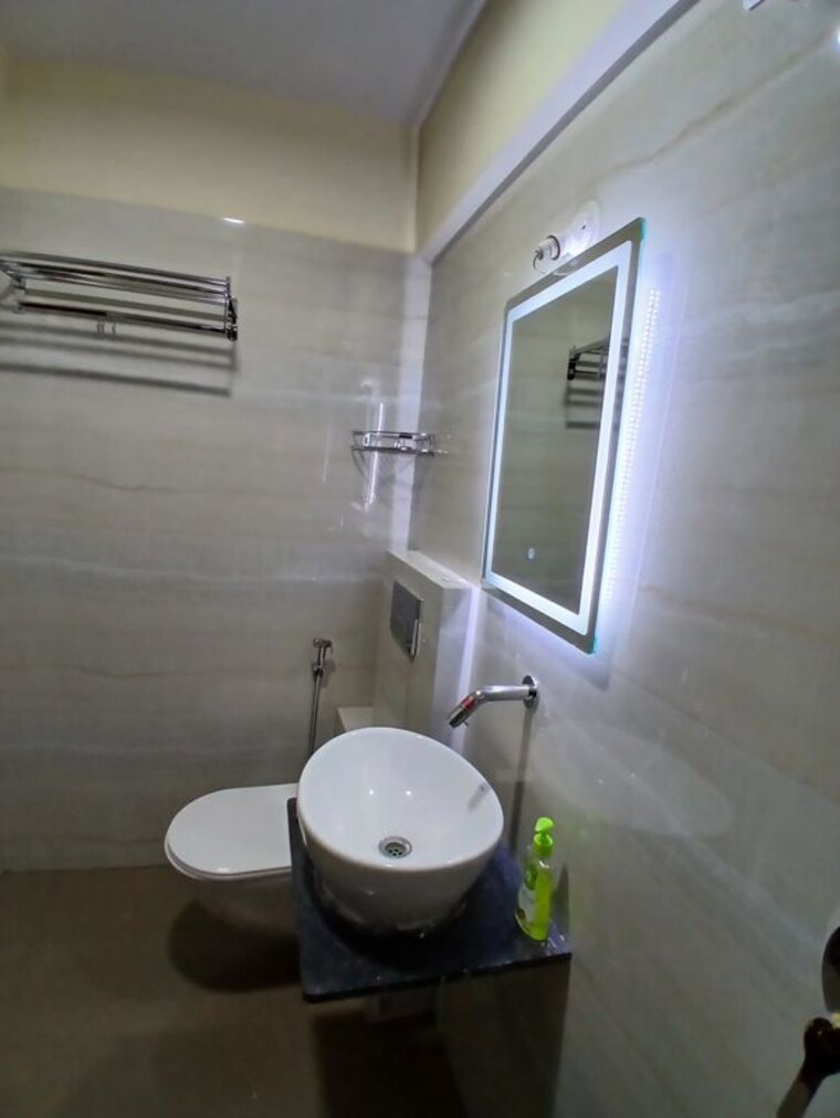 Bathroom, paryavaran complex 2 Bedroom 812 Sq.Ft. Apartment In Paryavaran Complex Delhi 10543821
