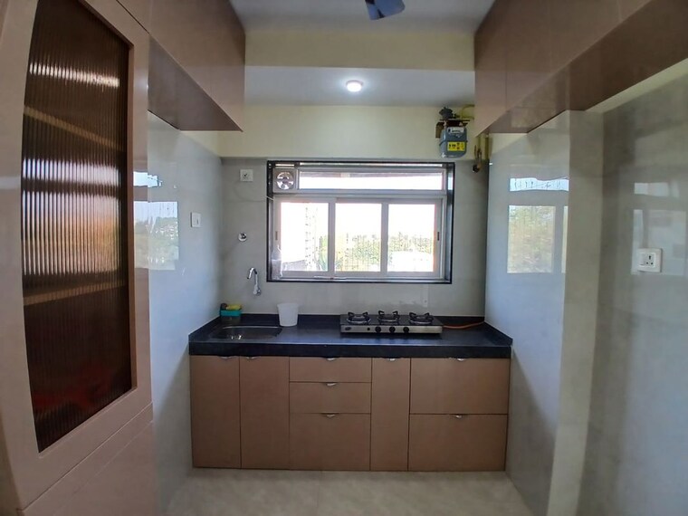 Kitchen, paryavaran complex 2 Bedroom 812 Sq.Ft. Apartment In Paryavaran Complex Delhi 10543821