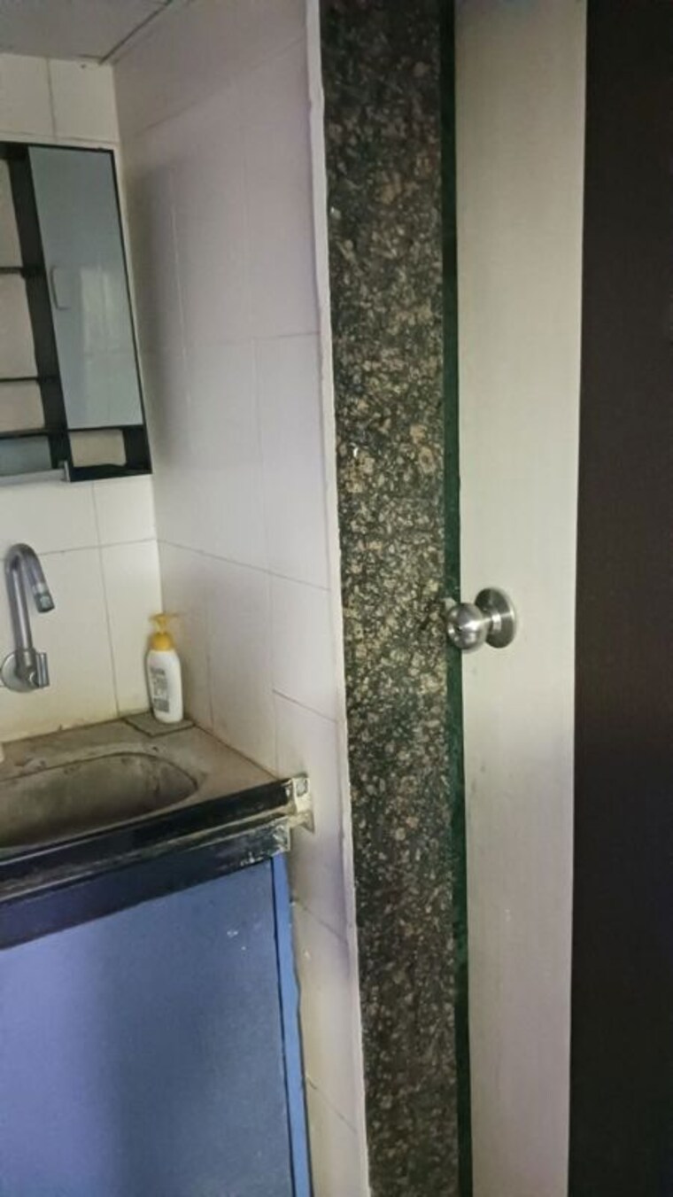 Bathroom, ghatkopar west Commercial Office Space 450 Sq.Ft. In Ghatkopar West Mumbai 10543827