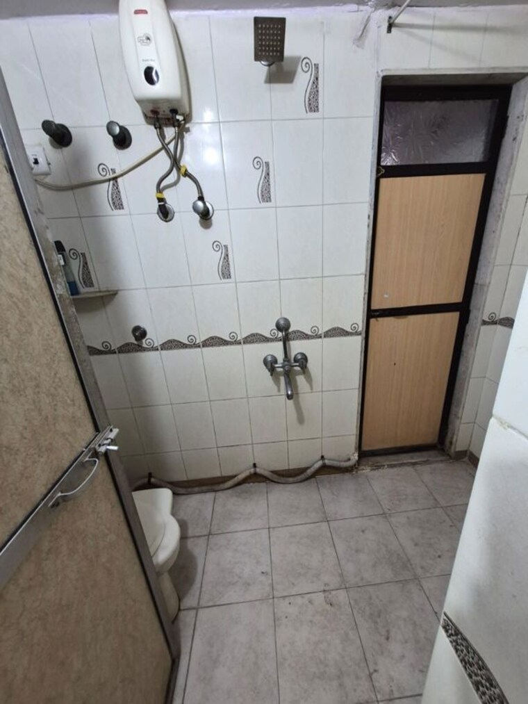 Bathroom, vinit-tower 3.5 Bedroom 1400 Sq.Ft. Apartment In Andheri West Mumbai 10543835