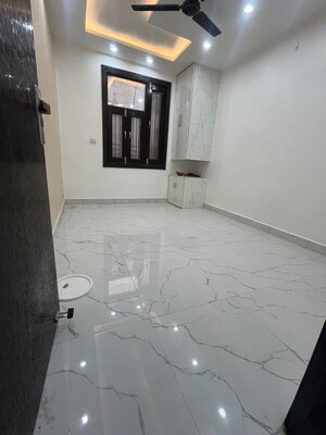 Room in 2 BHK Builder Floor at Dwarka Mor – for Rent