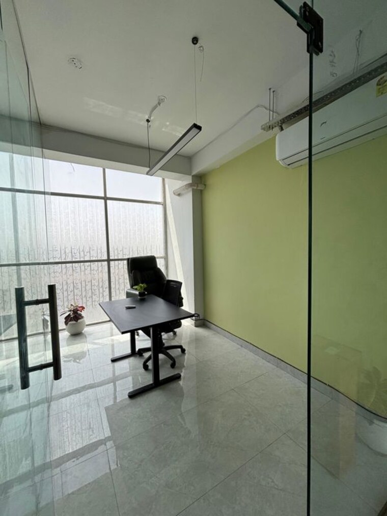 Parking, sector 16 Commercial Office Space 2500 Sq.Ft. In Sector 16 Noida 10543789