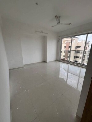 Room in 2 BHK Apartment at Soham Crystal Spires, Thane West – for Sale