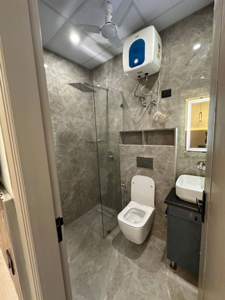 Bathroom, smart-world-orchard 3 Bedroom 1595 Sq.Ft. Apartment In Sector 61 Gurgaon 10543917