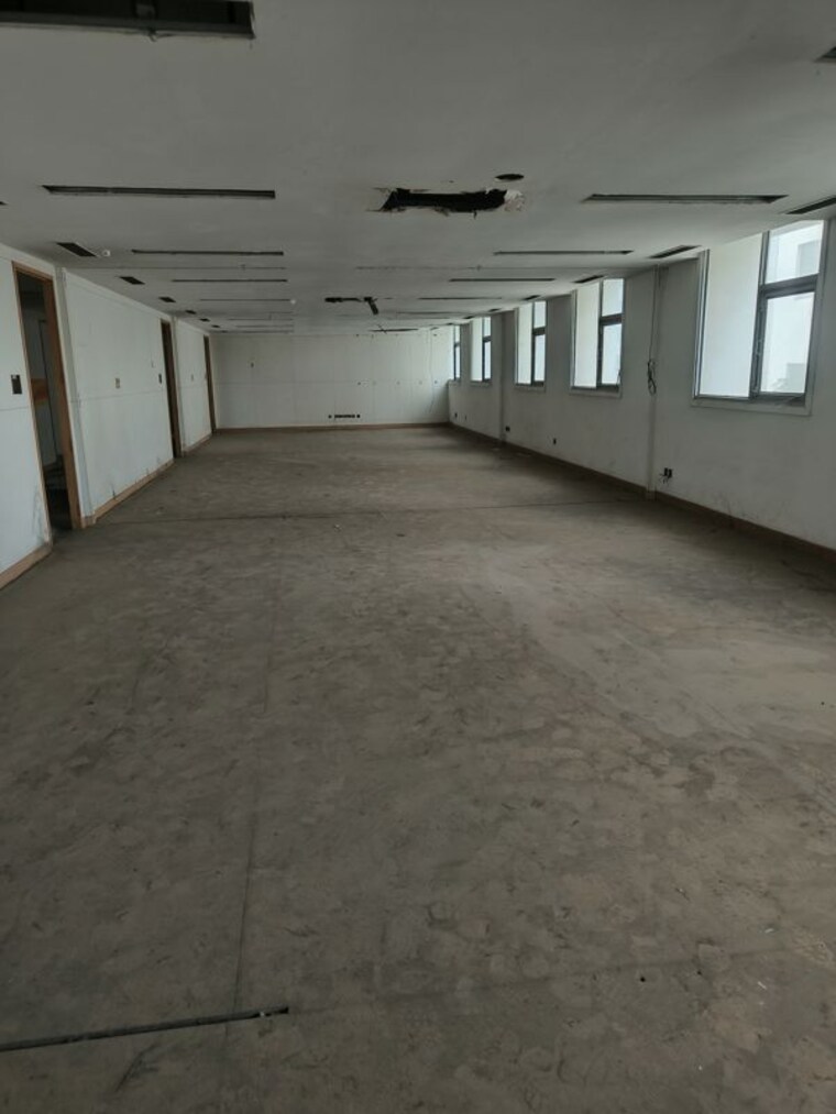  Parking, sector 69 Commercial Office Space 120 Sq.Mt. In Sector 69 Noida 10543911