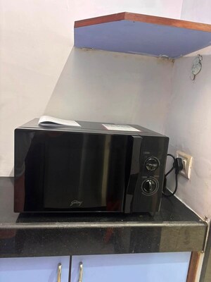 Furnished Amenities in 2 BHK Apartment at Mantri Park, Goregaon East – for Rent