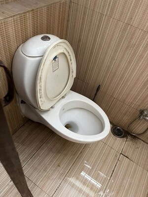Bathroom in 2 BHK Builder Floor at Sector 32 – for Rent