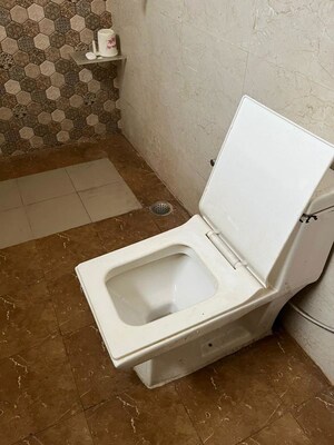 Bathroom in 2 BHK Builder Floor at Sector 32 – for Rent