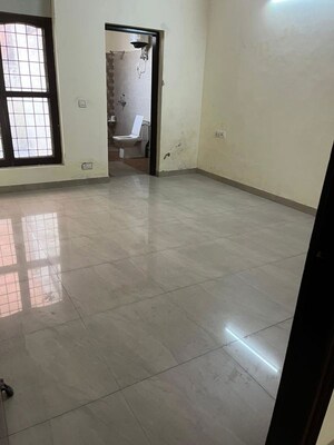 Room in 2 BHK Builder Floor at Sector 32 – for Rent