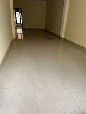 Room in 2 BHK Builder Floor at Sector 32 – for Rent