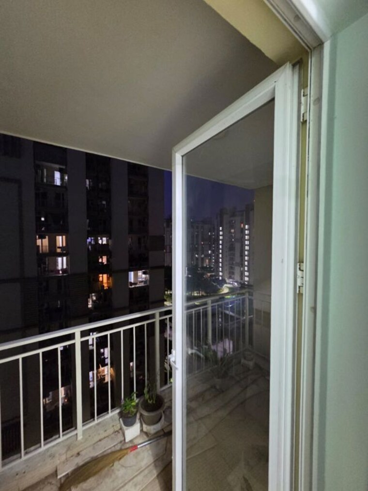 Balcony, emaar-gurgaon-greens 3 Bedroom 1890 Sq.Ft. Apartment In Sector 102 Gurgaon 10543985