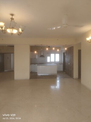 Room in 3 BHK Apartment at Tata Primanti-Tower Residences, Sector 72 – for Rent